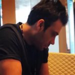 دانلود آهنگ محسن چاوشی اشکات مثل گل توی باد پرپر زدن پرپر شدن